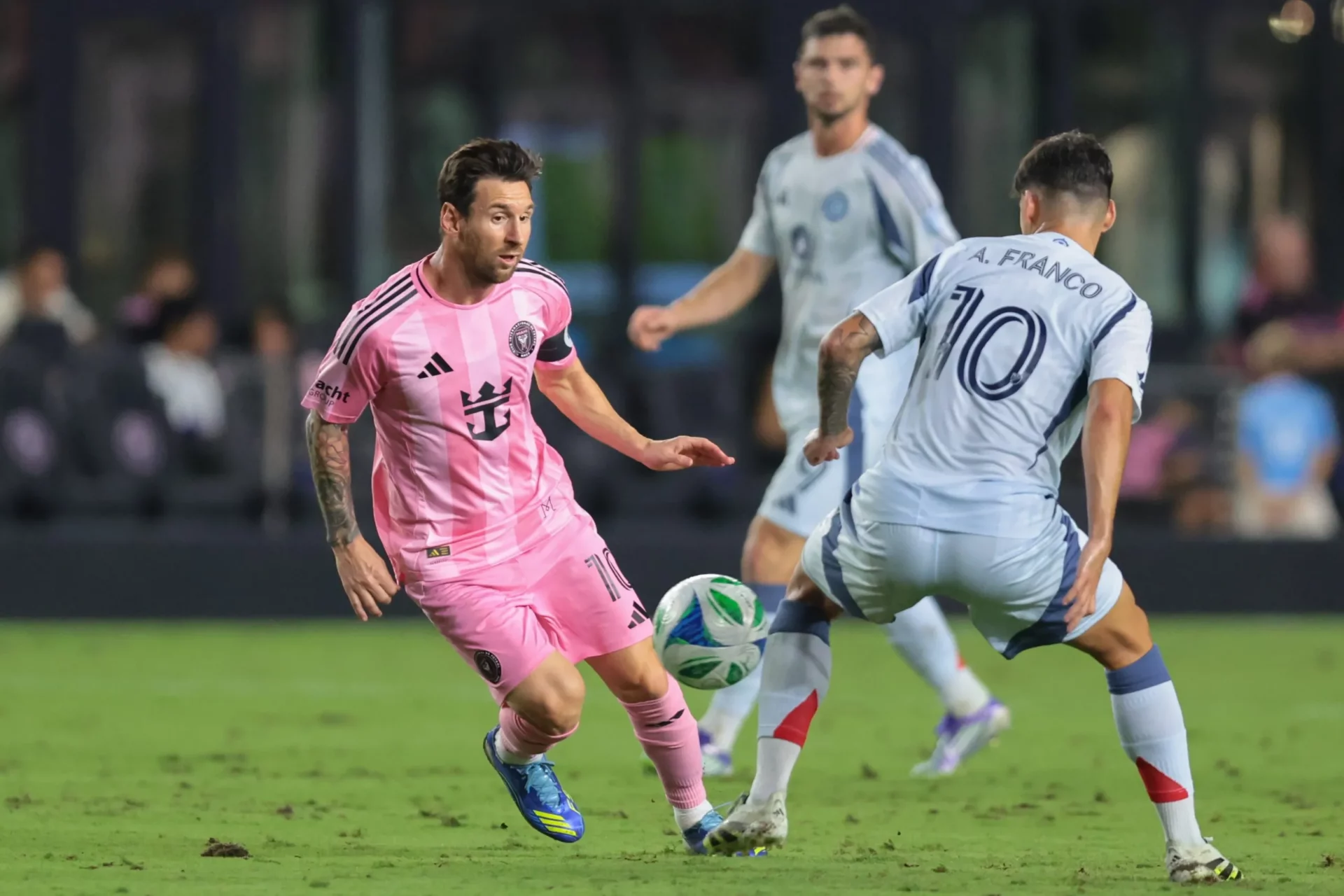 Le milieu offensif portugais André Franco rayonne en MLS... et bat Lionel Messi