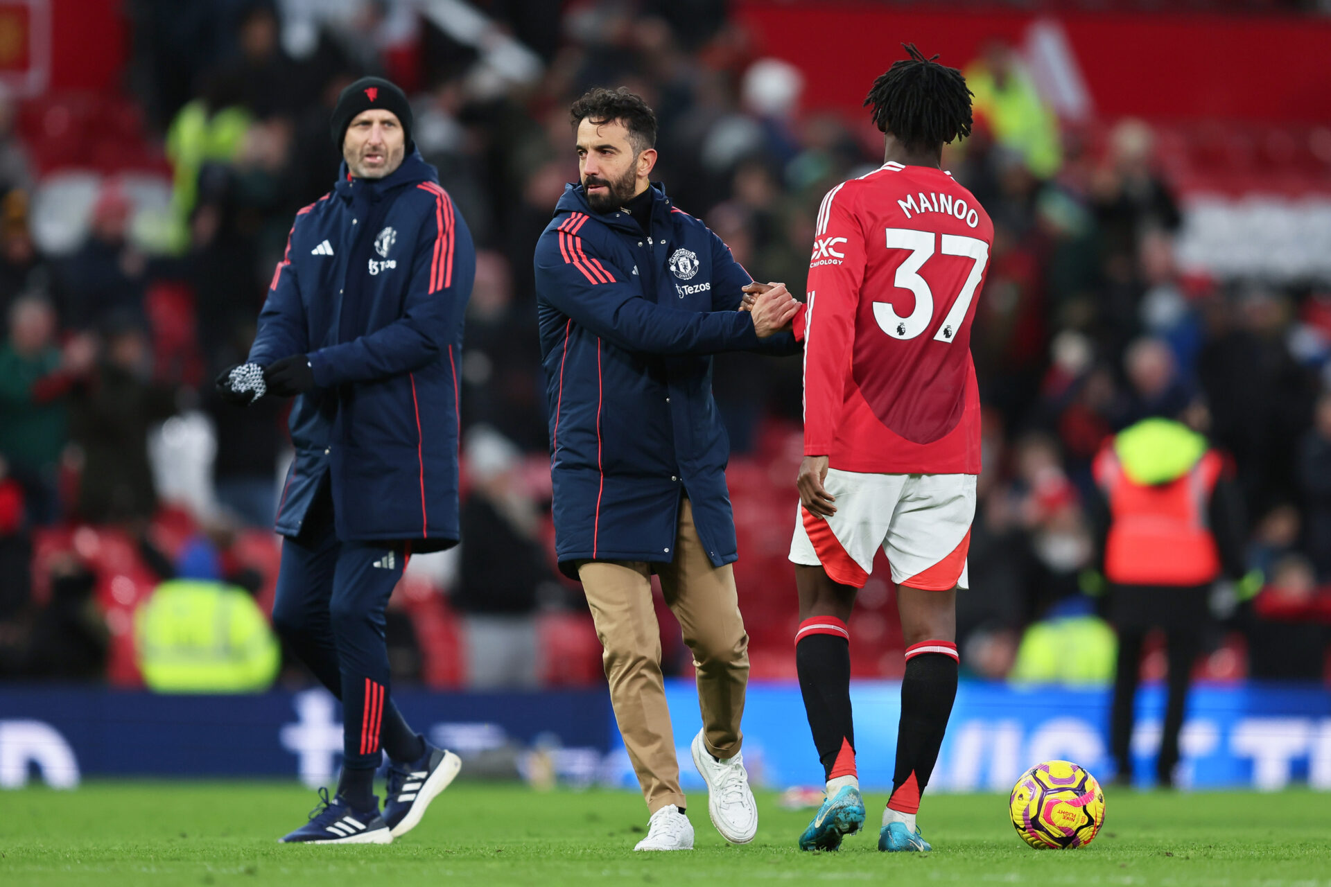 Ruben Amorim sous pression après un choix tactique : la famille d'un joueur de Manchester United s'en mêle Ruben Amorim Mainoo