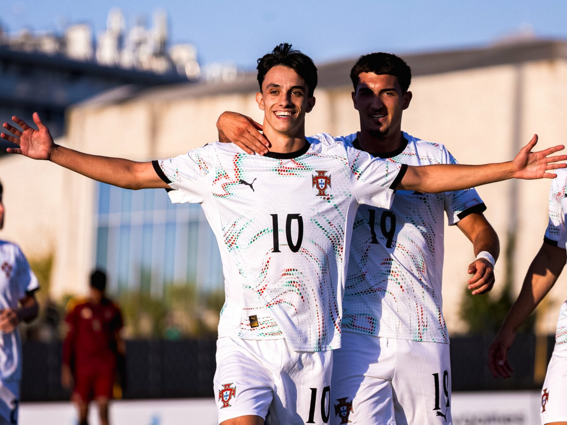 Très en vue au Tournoi Maurice Revello, ce grand espoir portugais affole déjà l'Europe HKUwBLjXQAAfFkN